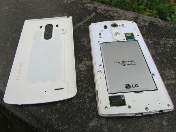 LG G3 可拆卸后盖与存储卡槽